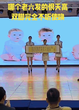 周一内涵囧图云飞系列 不得不说美女夜骑很吸引人