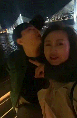 周一内涵囧图云飞系列 不得不说美女夜骑很吸引人