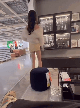 周一内涵囧图云飞系列 不得不说美女夜骑很吸引人