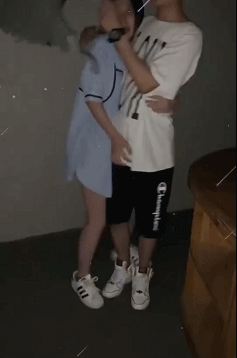 周一内涵囧图云飞系列 不得不说美女夜骑很吸引人