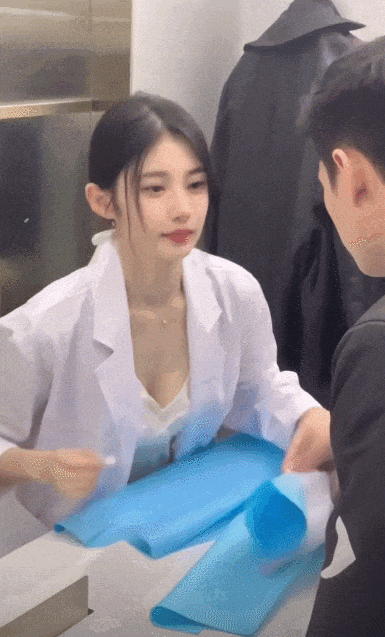 3DM轻松一刻第1434期 色狗狗亲嘴还伸舌头啊！