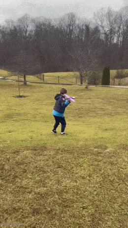 周五福利囧图云飞系列 体育老师也过不了美人关！