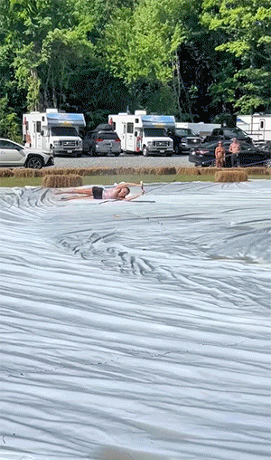 3DM轻松一刻第1581期 体育老师也过不了美人关的