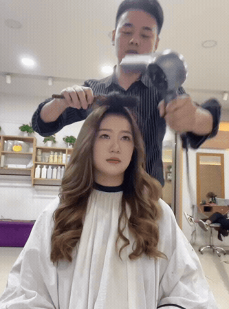 周五福利囧图云飞系列 体育老师也过不了美人关！