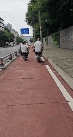 周一内涵囧图云飞系列 现代的美女舞蹈很抓人眼球