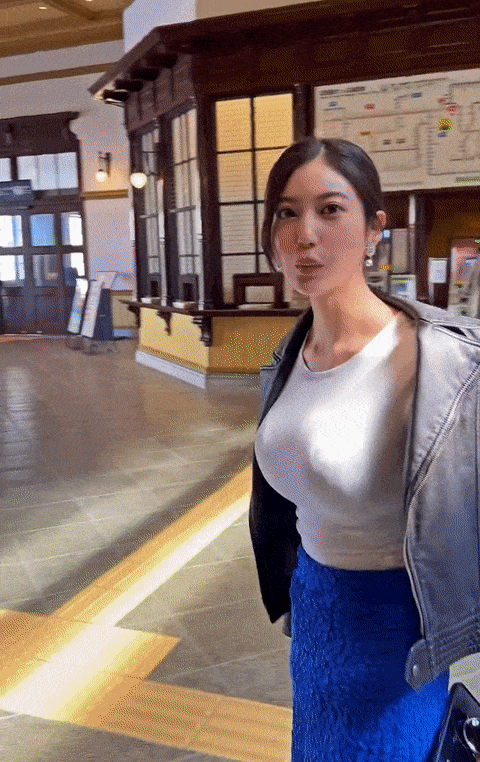 周一内涵囧图云飞系列 现代的美女舞蹈很抓人眼球