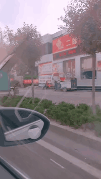 周五福利囧图云飞系列 妹子似乎还有什么放不下的