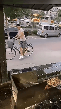 周五福利囧图云飞系列 妹子似乎还有什么放不下的