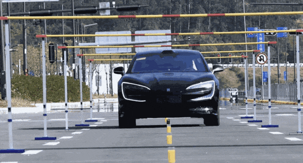 试驾完比亚迪仰望U7，其他车都想“推沟”里，底盘领先友商10年！-有驾