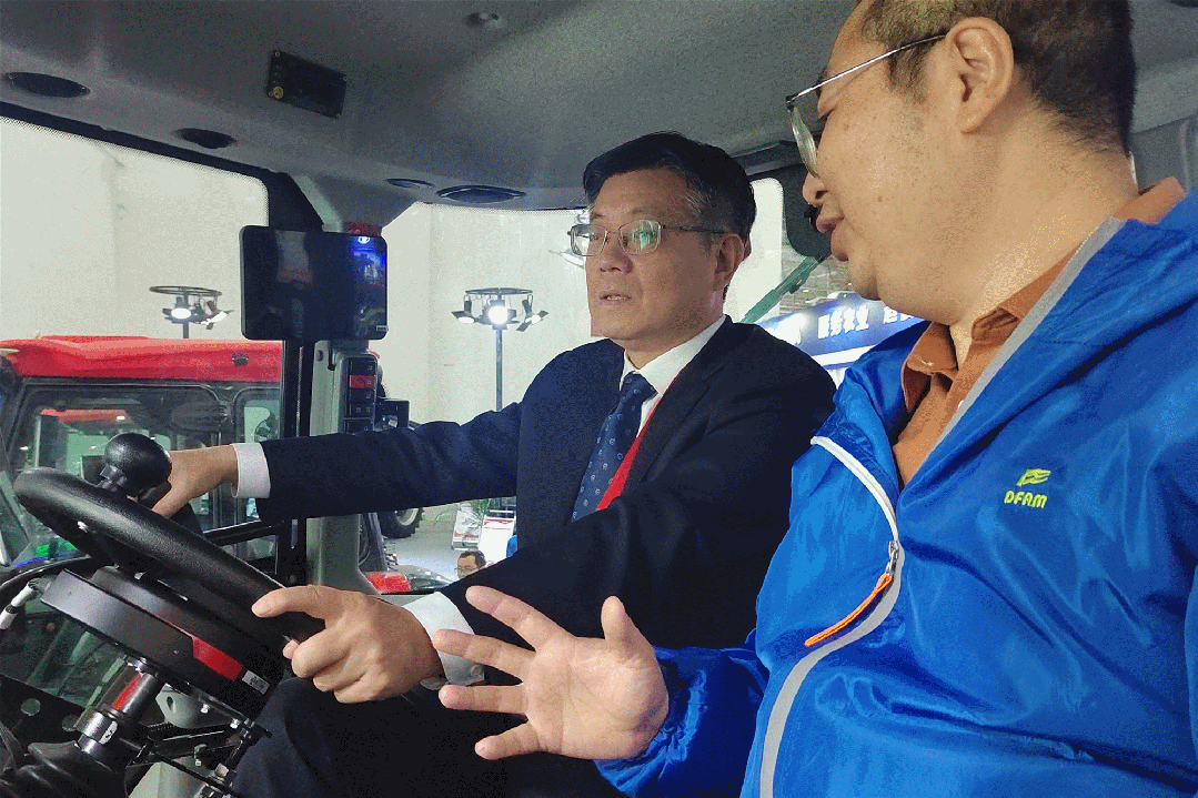 “法士特·智坤”智能农机装备亮相中国国际农机展-有驾 “法士特·智坤”智能农机装备亮相中国国际农机展-有驾