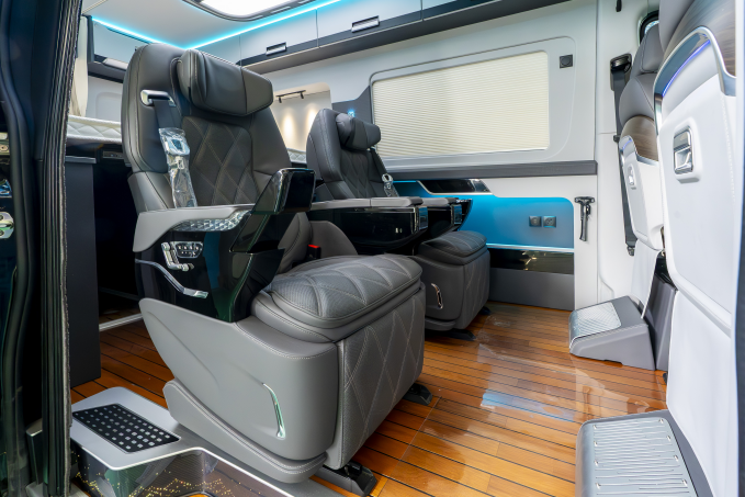 隐藏厨卫布局,定位高端商旅 康派斯斯宾特T1-B型房车-7.jpg