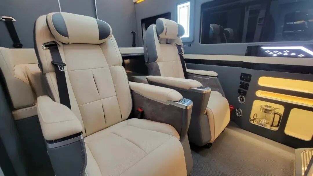 奢华定制福特商务房车,11月28日亮相房车展,开启商旅新境界-7.jpg