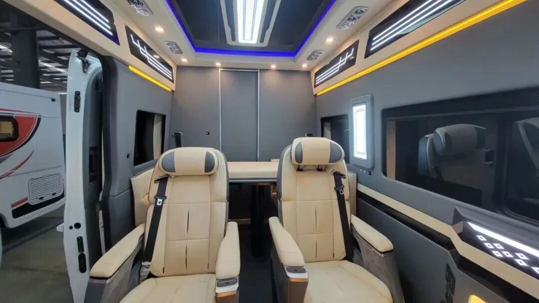 奢华定制福特商务房车，11月28日亮相房车展，开启商旅新境界-6.jpg