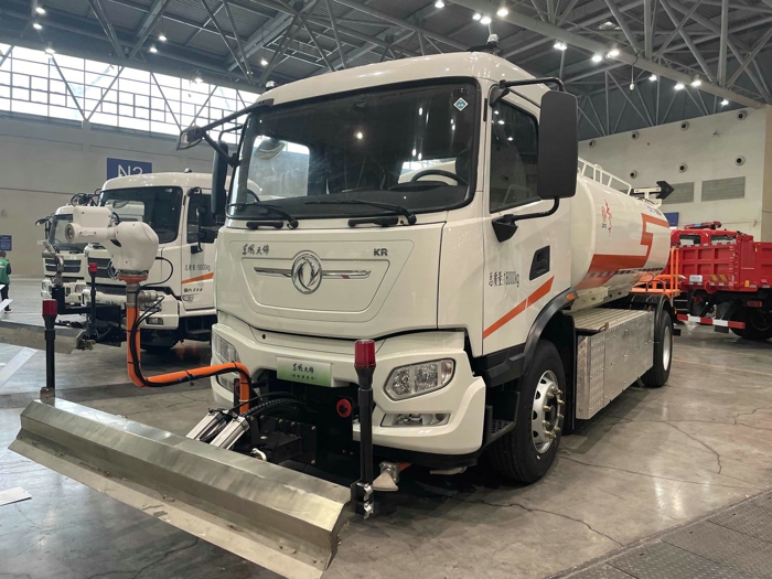 东风天锦纯电动清洗车3.jpg