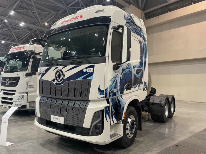 东风天龙KL（新平台）燃气牵引车，搭载龙擎动力540马力发动机2.jpg