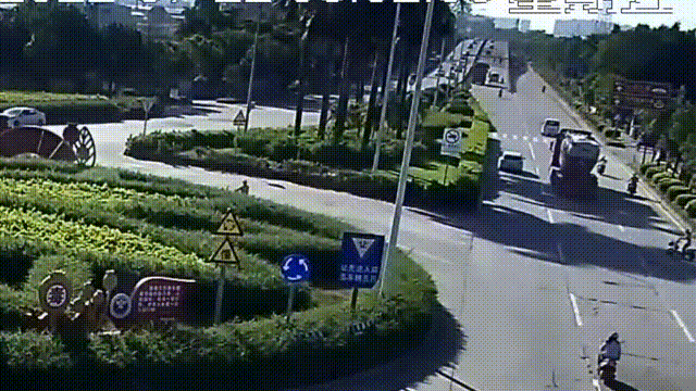 骑车便捷却藏“盲区”：内轮差、酒驾、头盔缺失，安全隐患远超你想象！-有驾