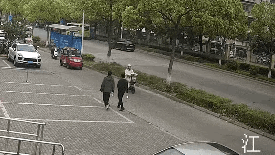 多地严查！电动车挡风被是御寒神器还是夺命隐患？-有驾