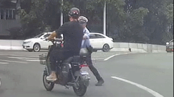 新国标限速25公里，百万骑手陷入生计困局-有驾