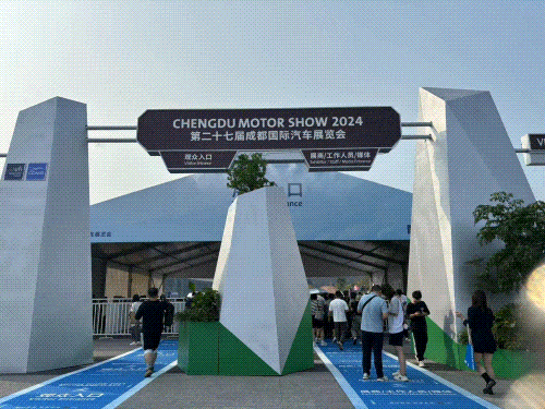一张门票玩转成都车展，吃喝玩乐住宿优惠全打包-有驾