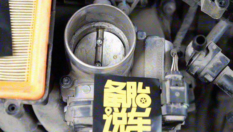 “空挡轰油门”能除积碳？维修工：教你1个“笨”招，油耗降了一大半-有驾