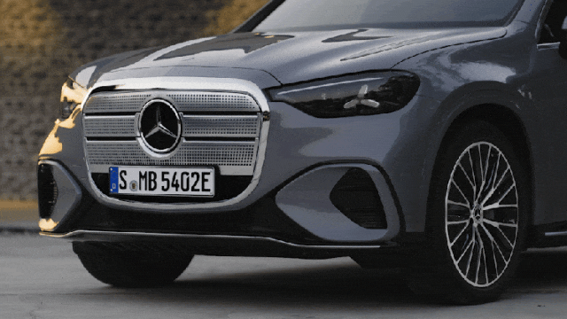 全新梅赛德斯-奔驰纯电 GLC 全球首发，国产长轴距版明年上市-有驾